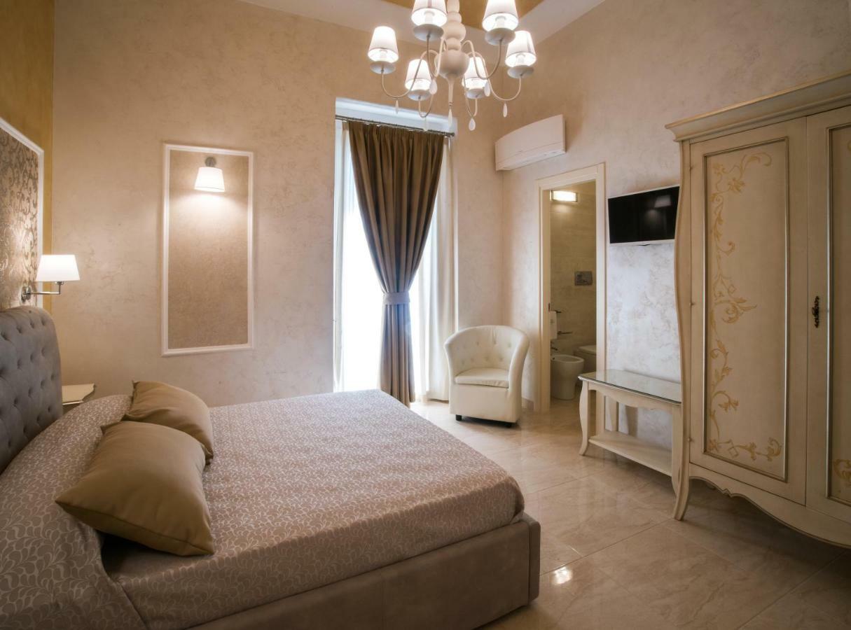 Palazzo Bove Bed & Breakfast กาลาโตเน ภายนอก รูปภาพ