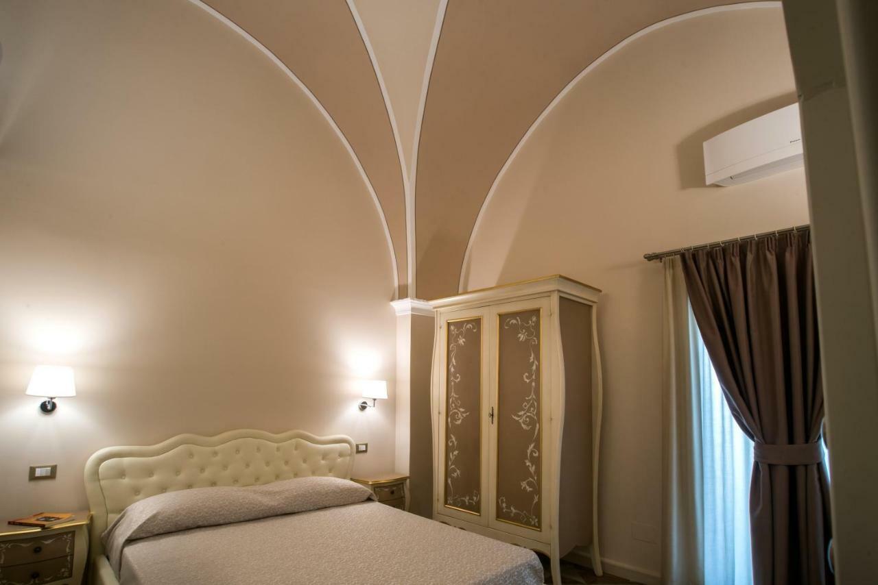 Palazzo Bove Bed & Breakfast กาลาโตเน ภายนอก รูปภาพ