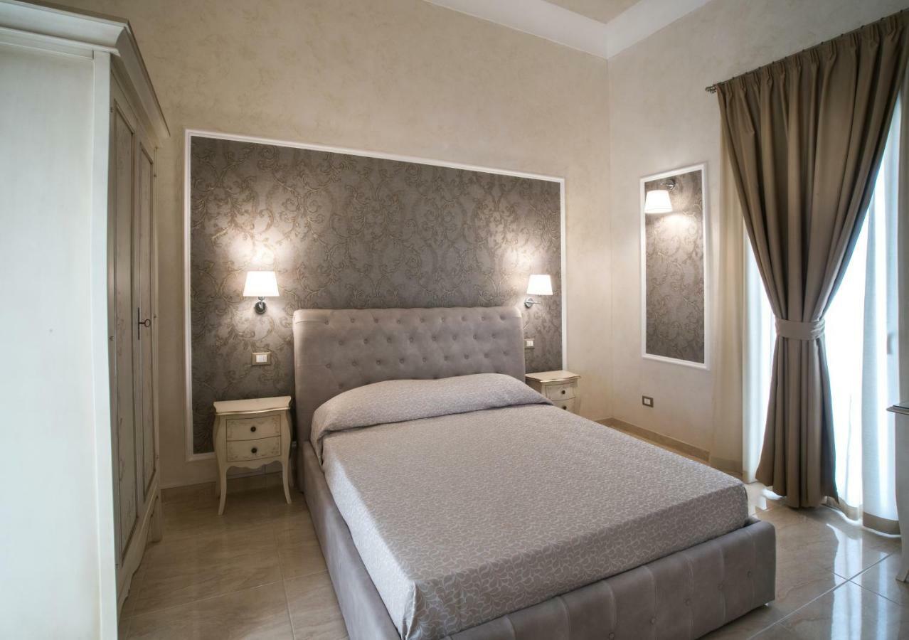 Palazzo Bove Bed & Breakfast กาลาโตเน ภายนอก รูปภาพ