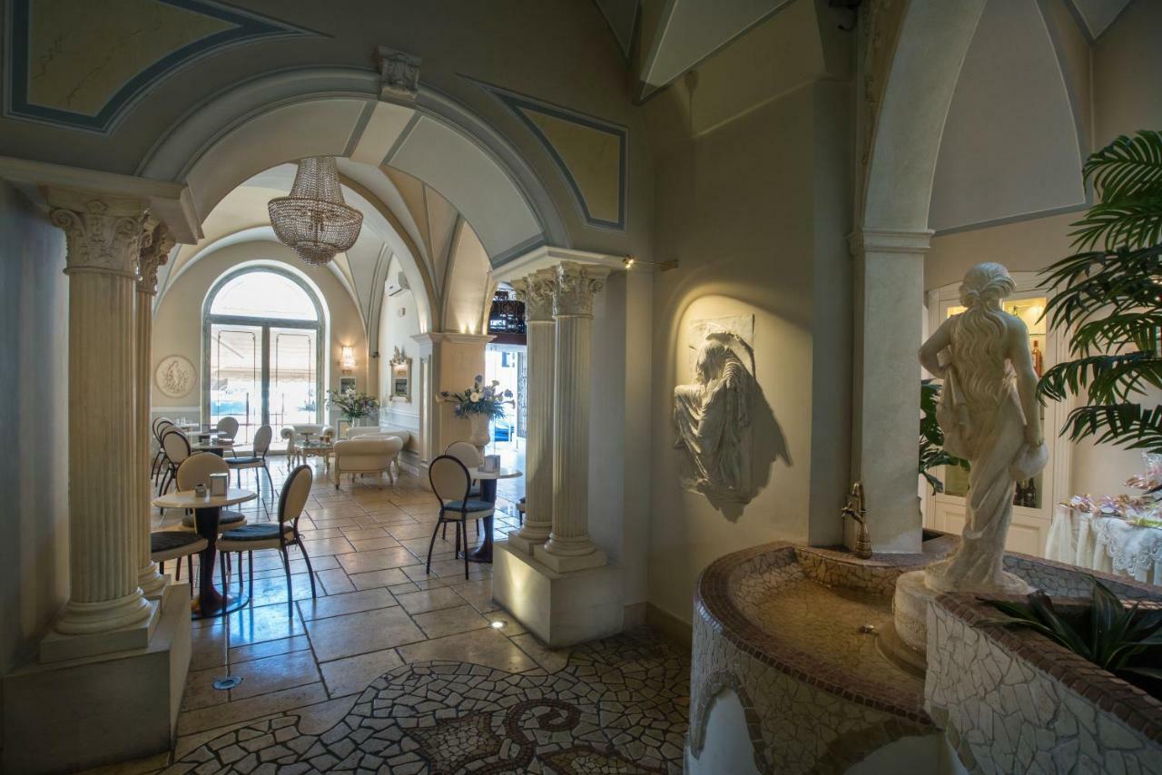 Palazzo Bove Bed & Breakfast กาลาโตเน ภายนอก รูปภาพ